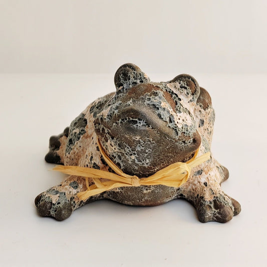 Delphi Frog Garden Ornament | Grey